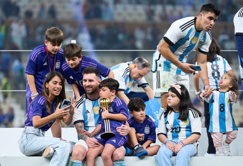 Lionel Messi s-a bucurat alături de familie pentru câștigarea titlului mondial. Imagini de senzație, direct de pe gazon_19