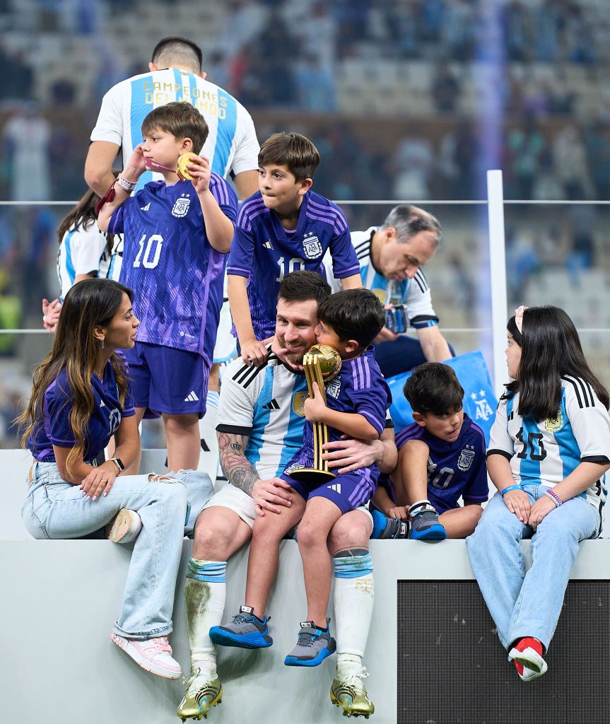 Lionel Messi s-a bucurat alături de familie pentru câștigarea titlului mondial. Imagini de senzație, direct de pe gazon_20