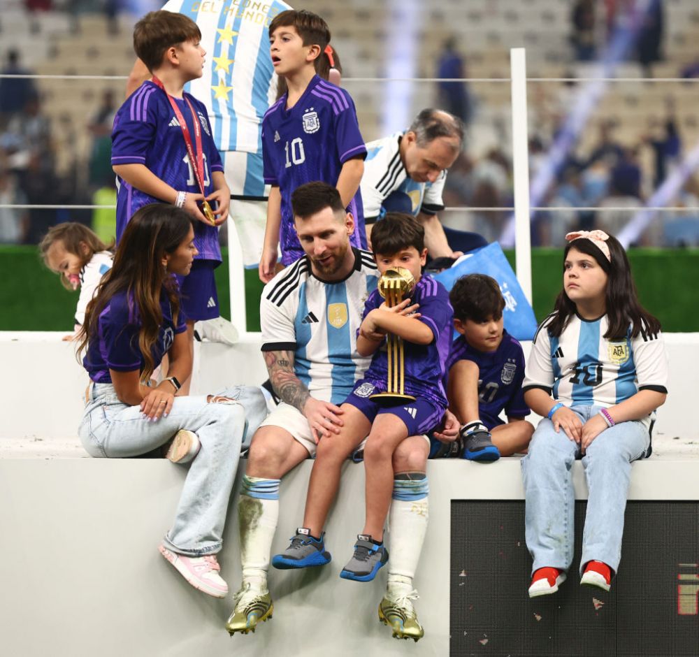 Lionel Messi s-a bucurat alături de familie pentru câștigarea titlului mondial. Imagini de senzație, direct de pe gazon_26