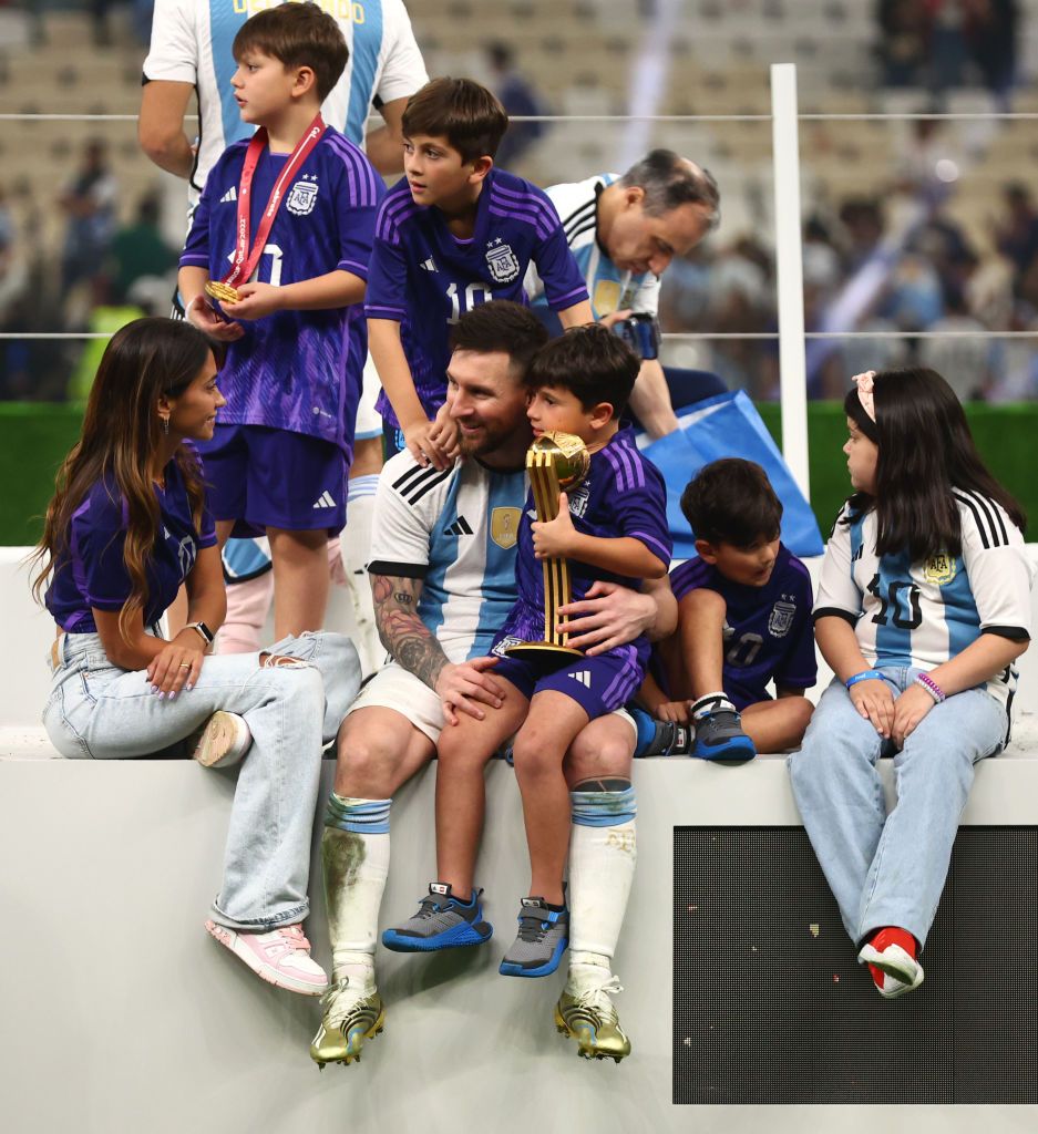 Lionel Messi s-a bucurat alături de familie pentru câștigarea titlului mondial. Imagini de senzație, direct de pe gazon_27
