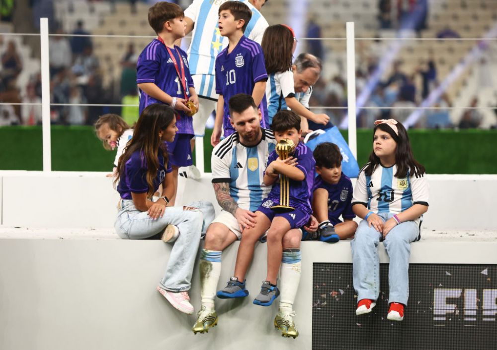 Lionel Messi s-a bucurat alături de familie pentru câștigarea titlului mondial. Imagini de senzație, direct de pe gazon_29