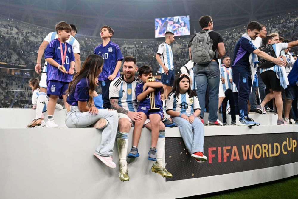 Lionel Messi s-a bucurat alături de familie pentru câștigarea titlului mondial. Imagini de senzație, direct de pe gazon_30