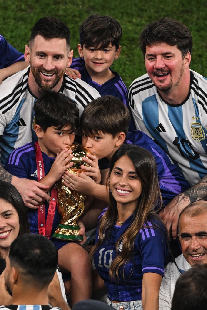 Lionel Messi s-a bucurat alături de familie pentru câștigarea titlului mondial. Imagini de senzație, direct de pe gazon_7