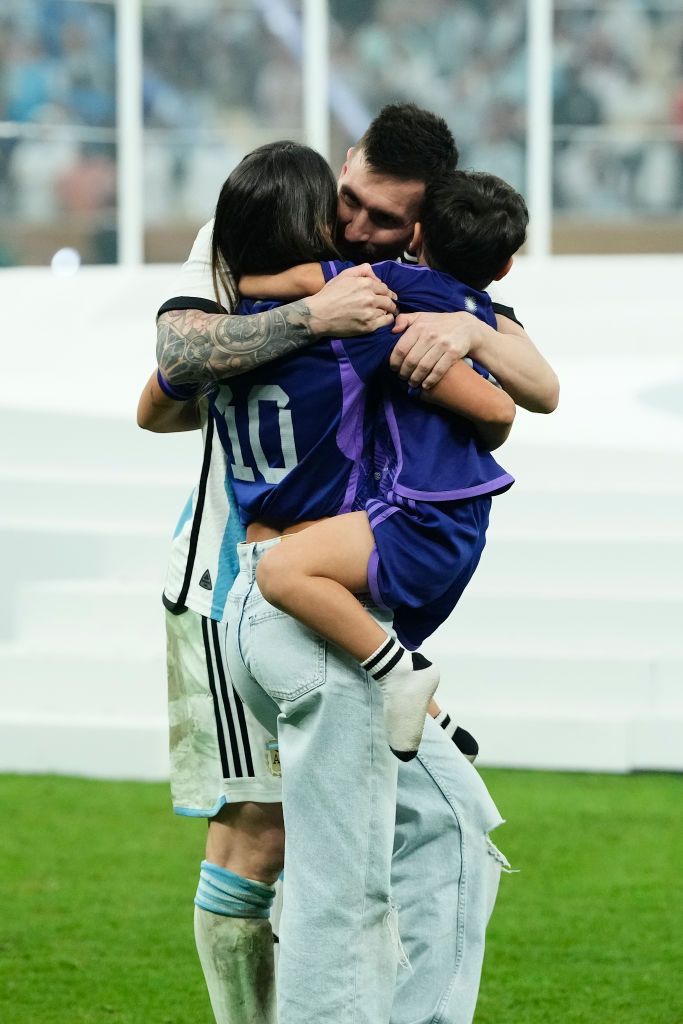 Lionel Messi s-a bucurat alături de familie pentru câștigarea titlului mondial. Imagini de senzație, direct de pe gazon_10