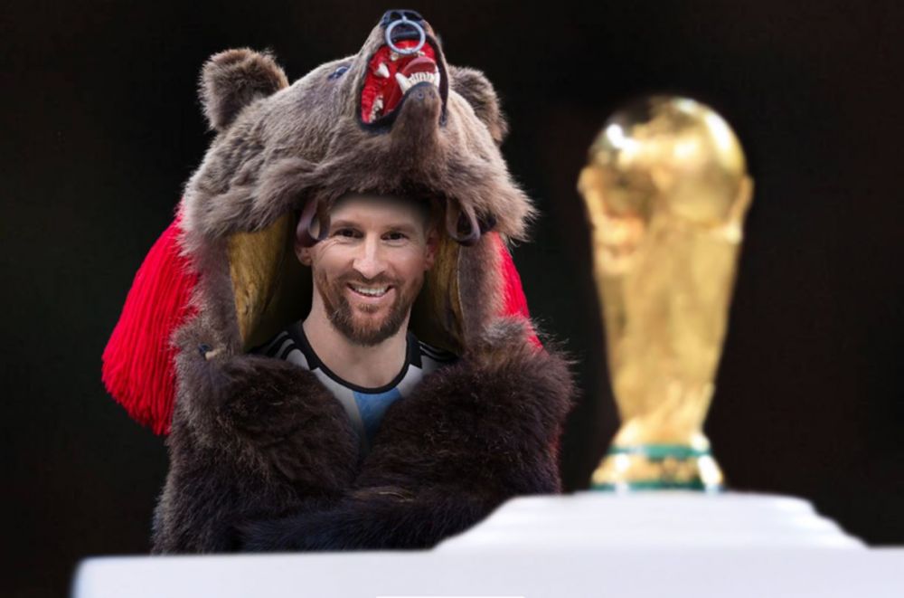 Val de glume după ce Messi a îmbrăcat mantia emirului la decernarea trofeului Cupei Mondiale! Cum l-ar fi îmbrăcat românii_1