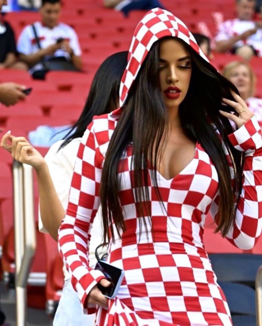 Nimeni nu a recunoscut-o! Cum a apărut Miss Croația la finala Cupei Mondiale_12