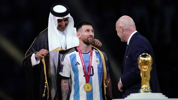 
	Cât costă mantia purtată de Lionel Messi și ce s-ar fi întâmplat dacă Franța câștiga Mondialul
