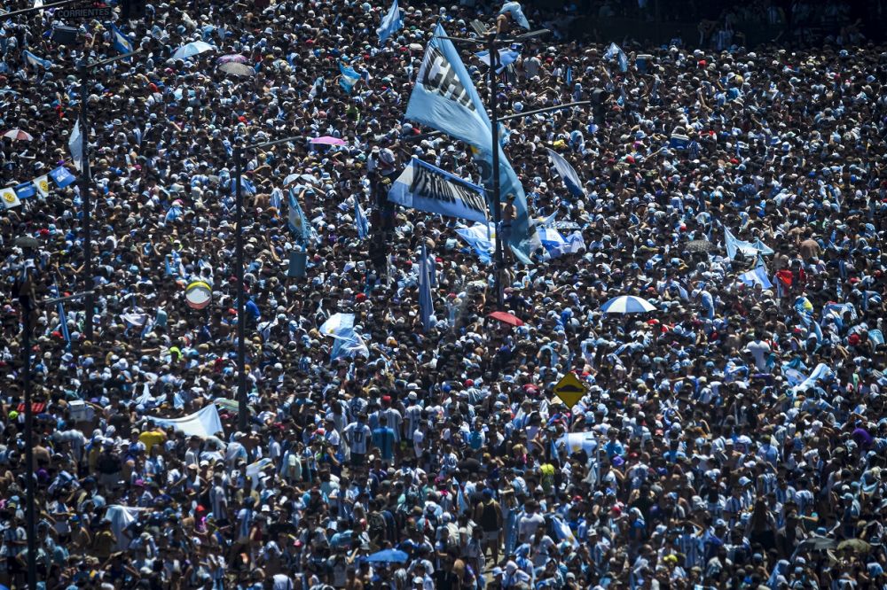 Parada Argentinei, abandonată! Fanii au încercat să ajungă în autocar sărind de pe un pod. Jucătorii, evacuați cu elicoptere_7