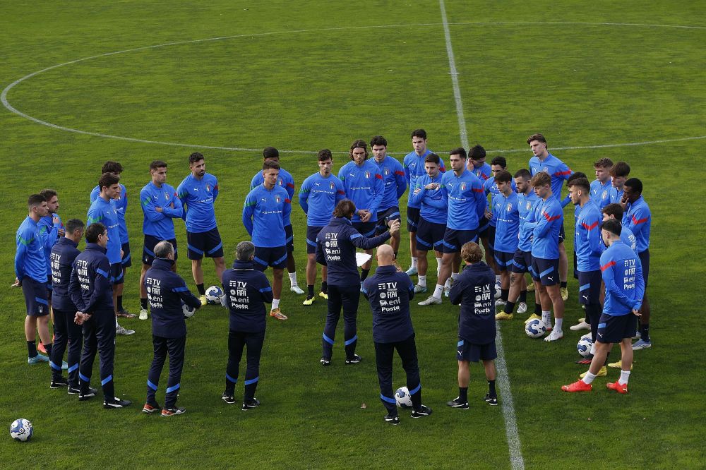 Românul Daniel Boloca a jucat primul meci-test pentru naționala Italiei în această dimineață! Imaginile alături de selecționerul Roberto Mancini_9