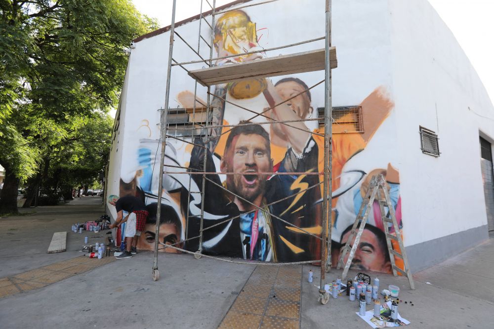 Imagini spectaculoase din Buenos Aires! A apărut prima pictură murală a lui Leo Messi cu Cupa Mondială _1