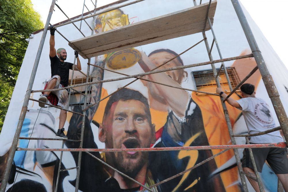 Imagini spectaculoase din Buenos Aires! A apărut prima pictură murală a lui Leo Messi cu Cupa Mondială _2