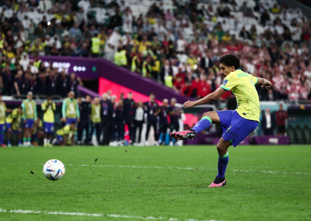 Jucătorul Braziliei dărâmat după eliminarea la Mondial: "E foarte abătut, nu vrea să mai facă nimic"_3