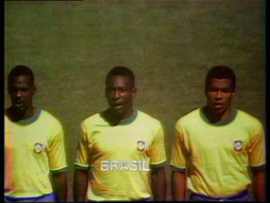 Singurul român cu care Pele a făcut schimb de tricouri a reacționat la moartea legendei braziliene! Ce a spus Mircea Lucescu_3