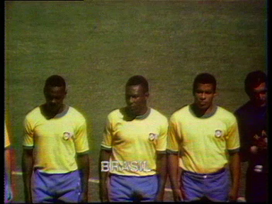 Singurul român cu care Pele a făcut schimb de tricouri a reacționat la moartea legendei braziliene! Ce a spus Mircea Lucescu_4