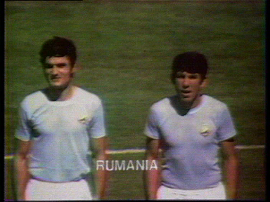 Singurul român cu care Pele a făcut schimb de tricouri a reacționat la moartea legendei braziliene! Ce a spus Mircea Lucescu_7