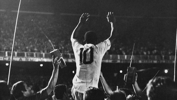 
	Pele a ajuns să poarte legendarul numărul 10 dintr-o eroare! Brazilia, pe punctul să fie exclusă de la Cupa Mondială din 1958

