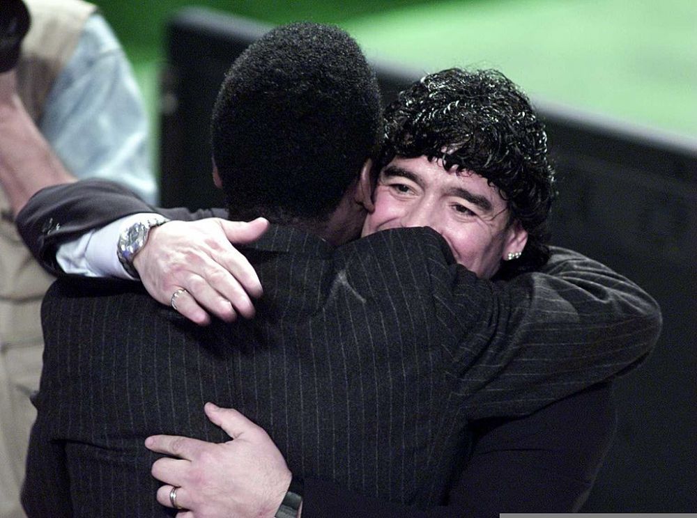 Imagini memorabile cu Pele și Maradona! Cele două legende au făcut spectacol în cadrul unei emisiuni, în direct la TV_2
