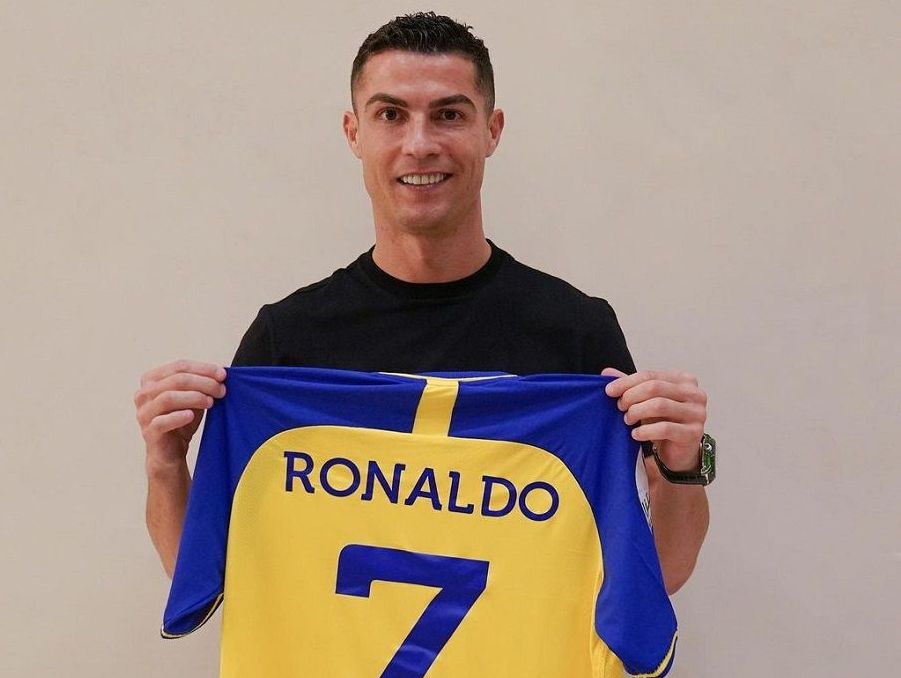 Cea mai tare glumă după transferul lui Cristiano Ronaldo la Al-Nassr vine din România! :)_2