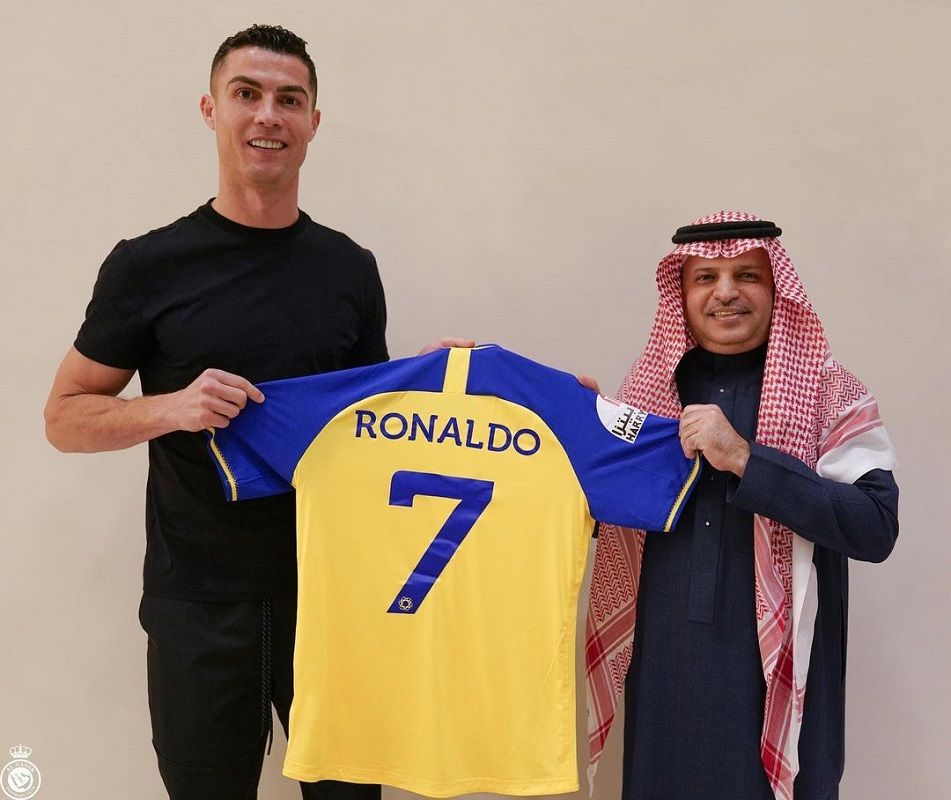 Cea mai tare glumă după transferul lui Cristiano Ronaldo la Al-Nassr vine din România! :)_3