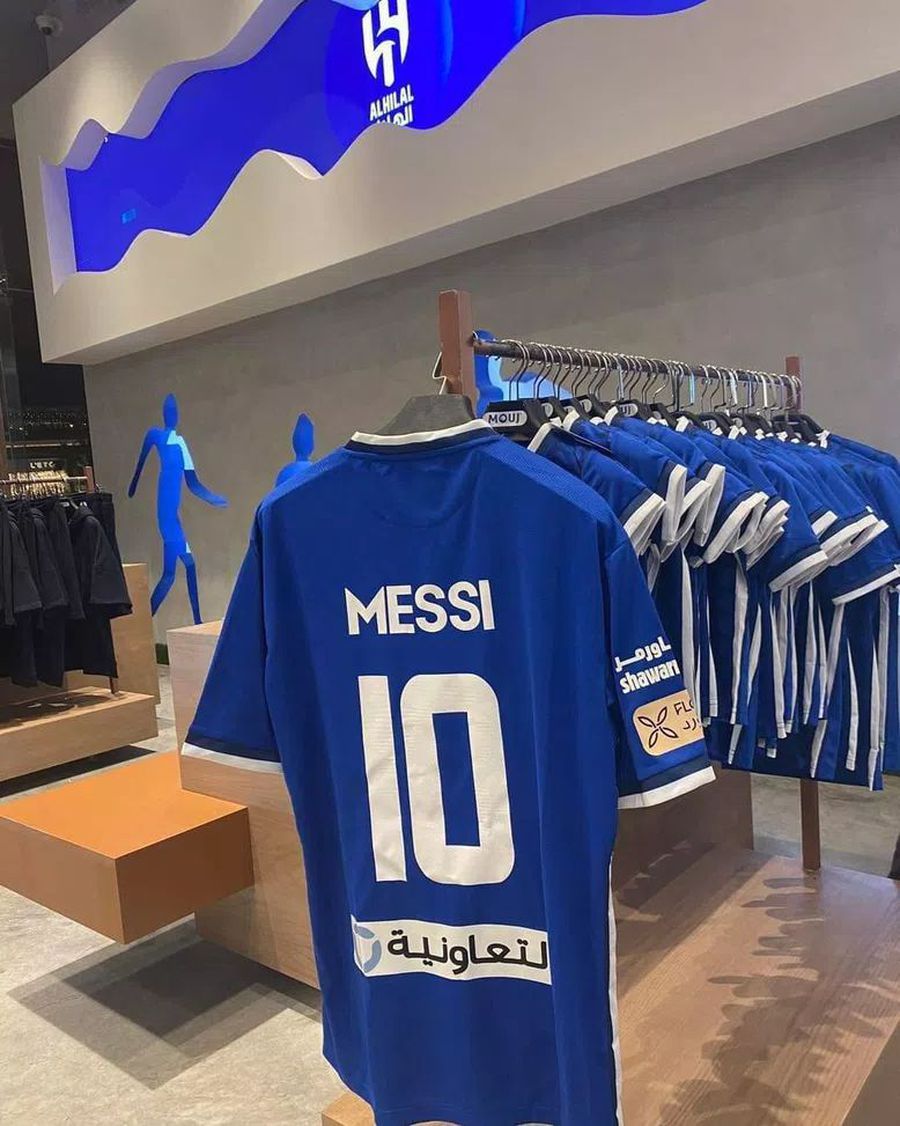 Arabia Saudită explodează! Al-Hilal a pus în vânzare tricouri cu Messi, la două zile după ce Ronaldo a semnat cu Al-Nassr _2