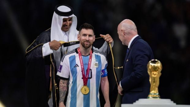
	Arabia Saudită explodează! Al-Hilal a pus în vânzare tricouri cu Messi, la două zile după ce Ronaldo a semnat cu Al-Nassr&nbsp;
