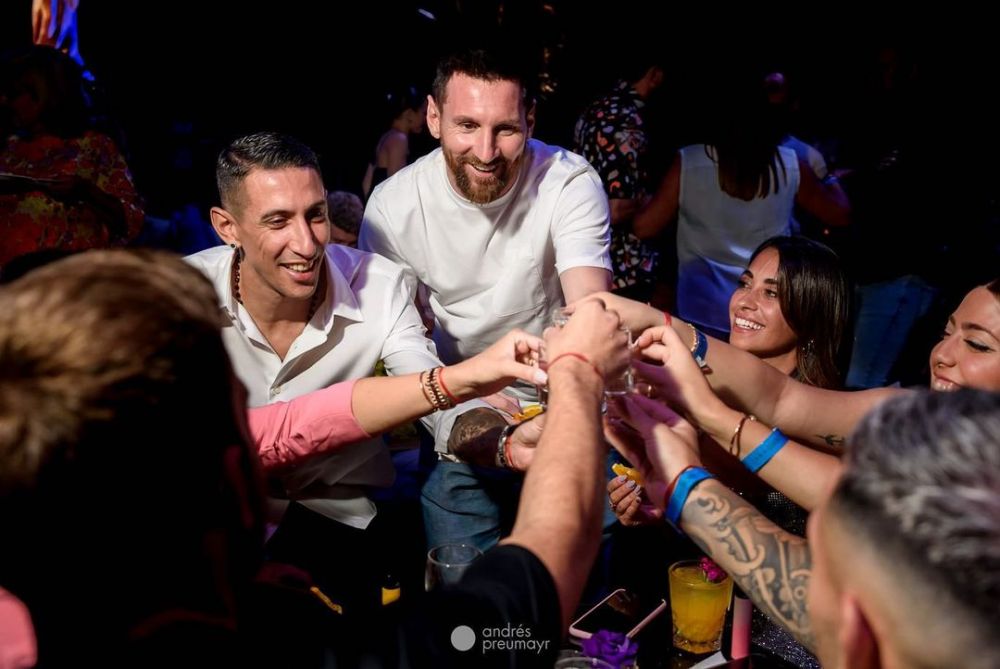 Cât a costat ținuta cu care Lionel Messi a stârnit  controverse pe rețelele de socializare: "Și eu am petrecut Anul nou în pijama"_8