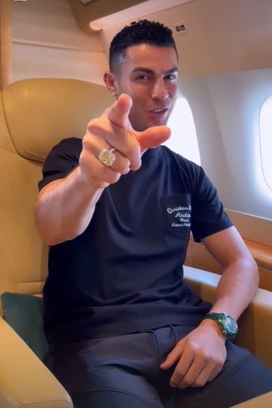 „Cel mai mare din lume va fi prezentat! Hala Ronaldo!” Cristiano îmbracă pentru prima dată tricoul lui Al Nassr _6