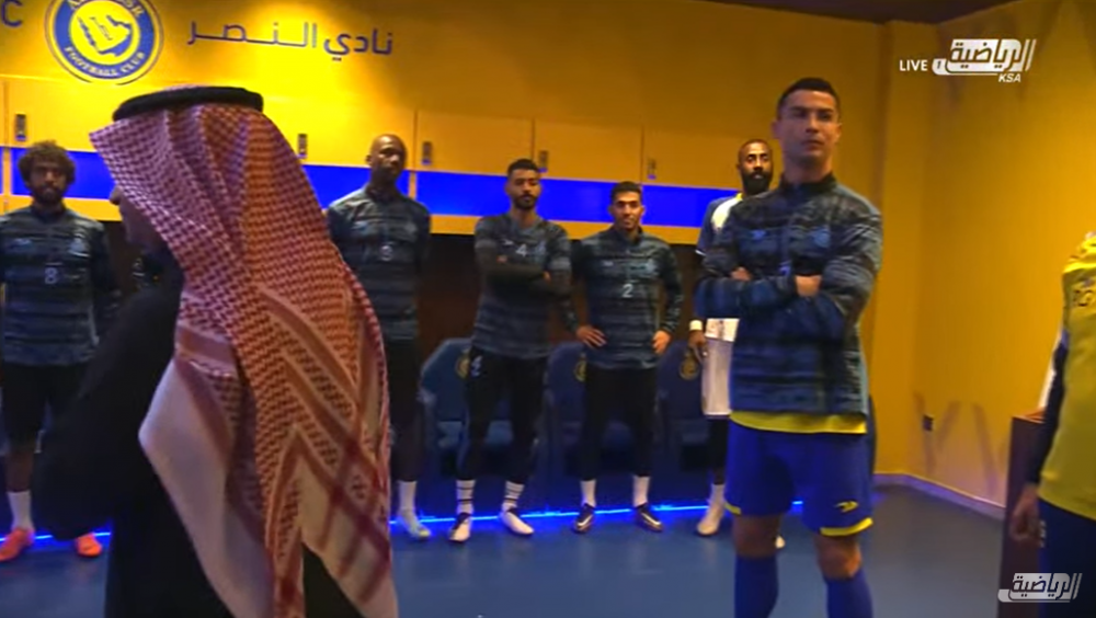 Cristiano Ronaldo, aclamat minute la rând de fanii arabi. Superstarul portughez, prezentat oficial la Al Nassr_13
