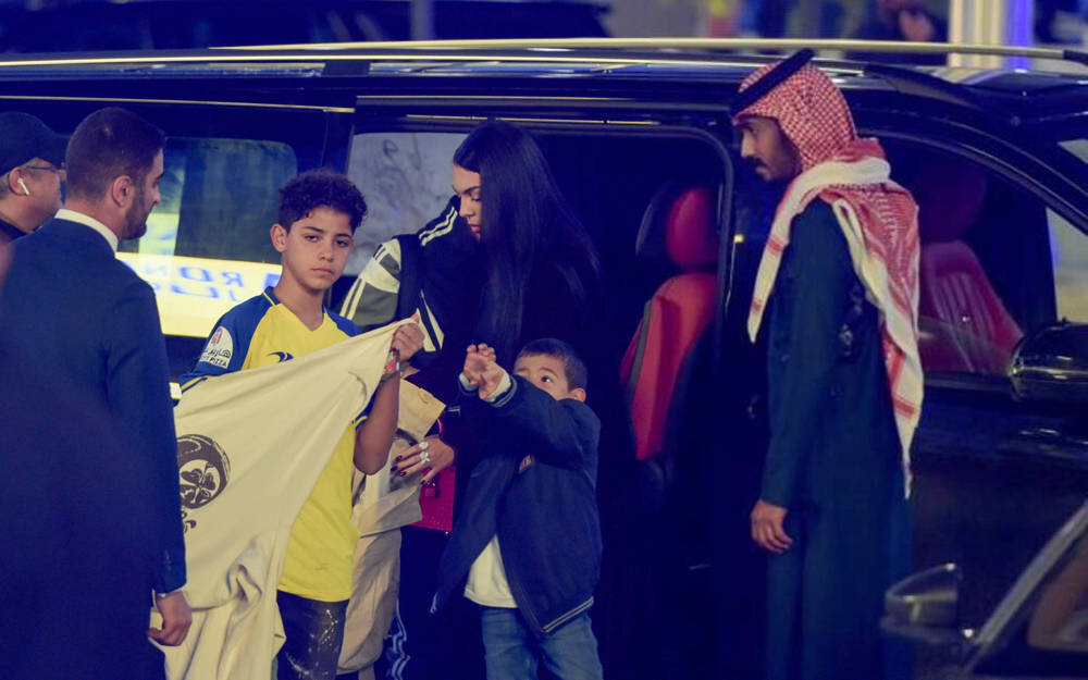 Georgina Rodriguez, apariție spectaculoasă la prezentarea oficială a lui Cristiano Ronaldo la Al Nassr, alături de copii_5