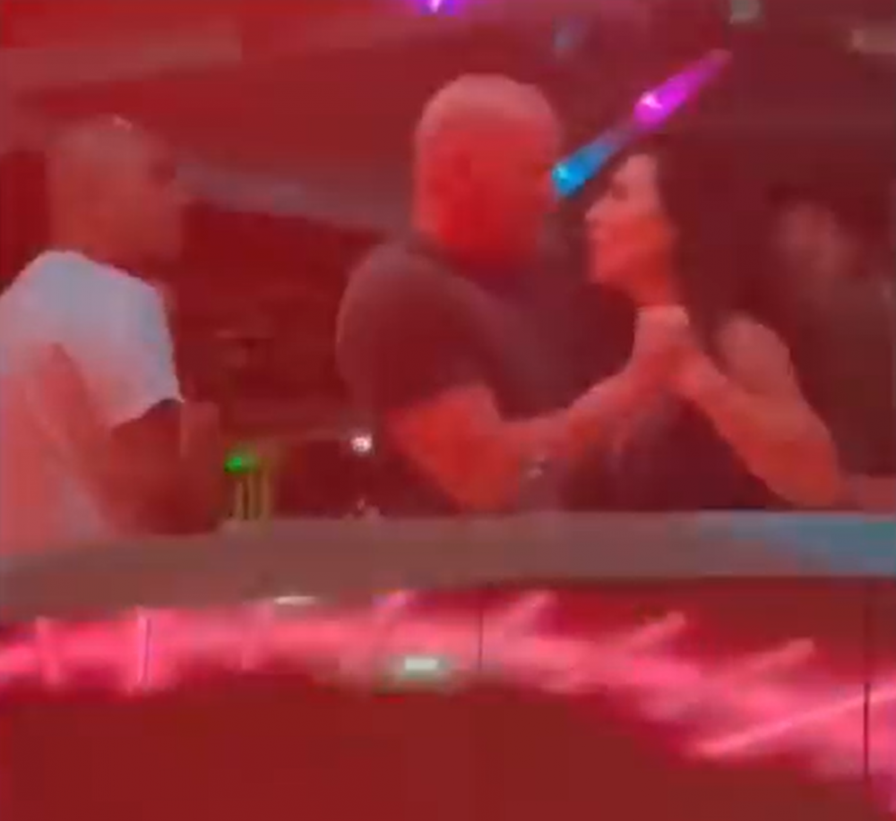 Imagini șocante! Și-au împărțit pumni în club în noaptea de Revelion! Cum au fost filmați președintele UFC și soția sa _3