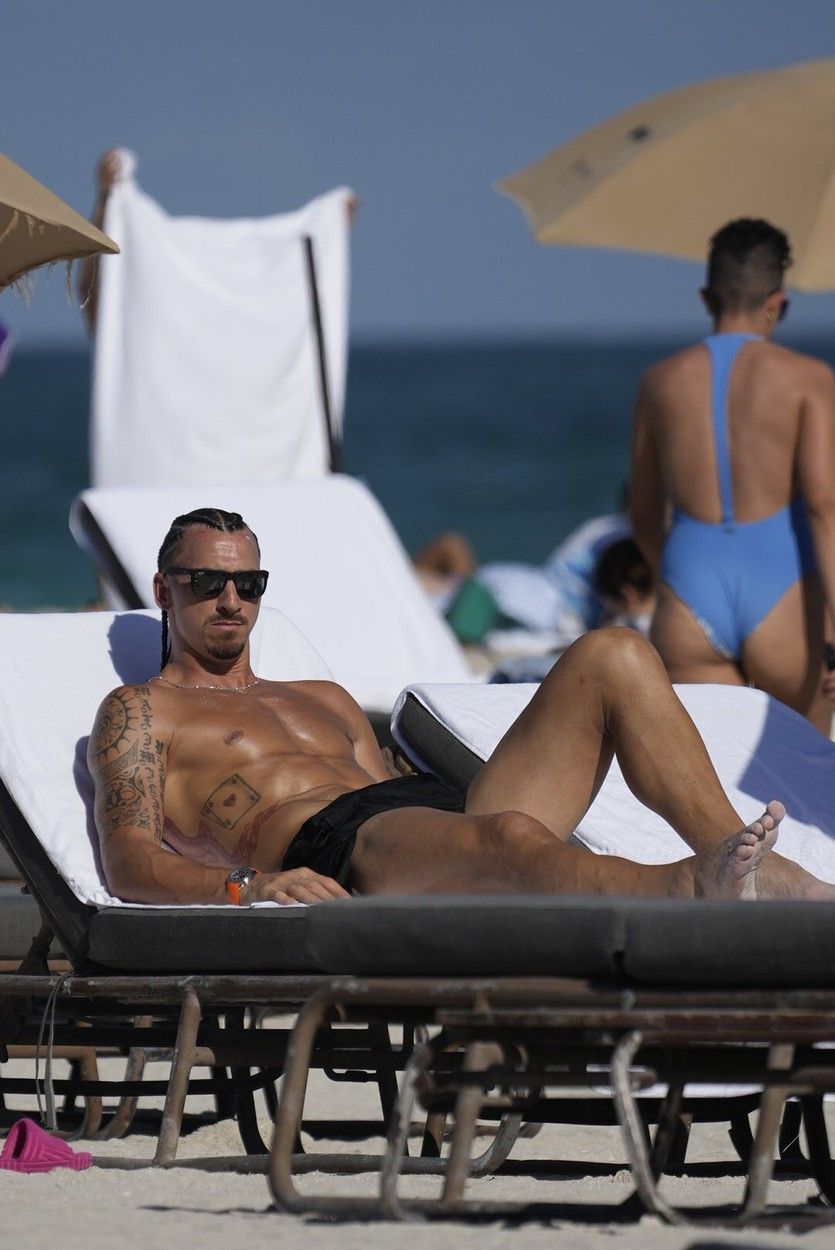 Sigur are 41 de ani?! Zlatan și-a etalat fizicul perfect la plajă, dar și un nou look _1