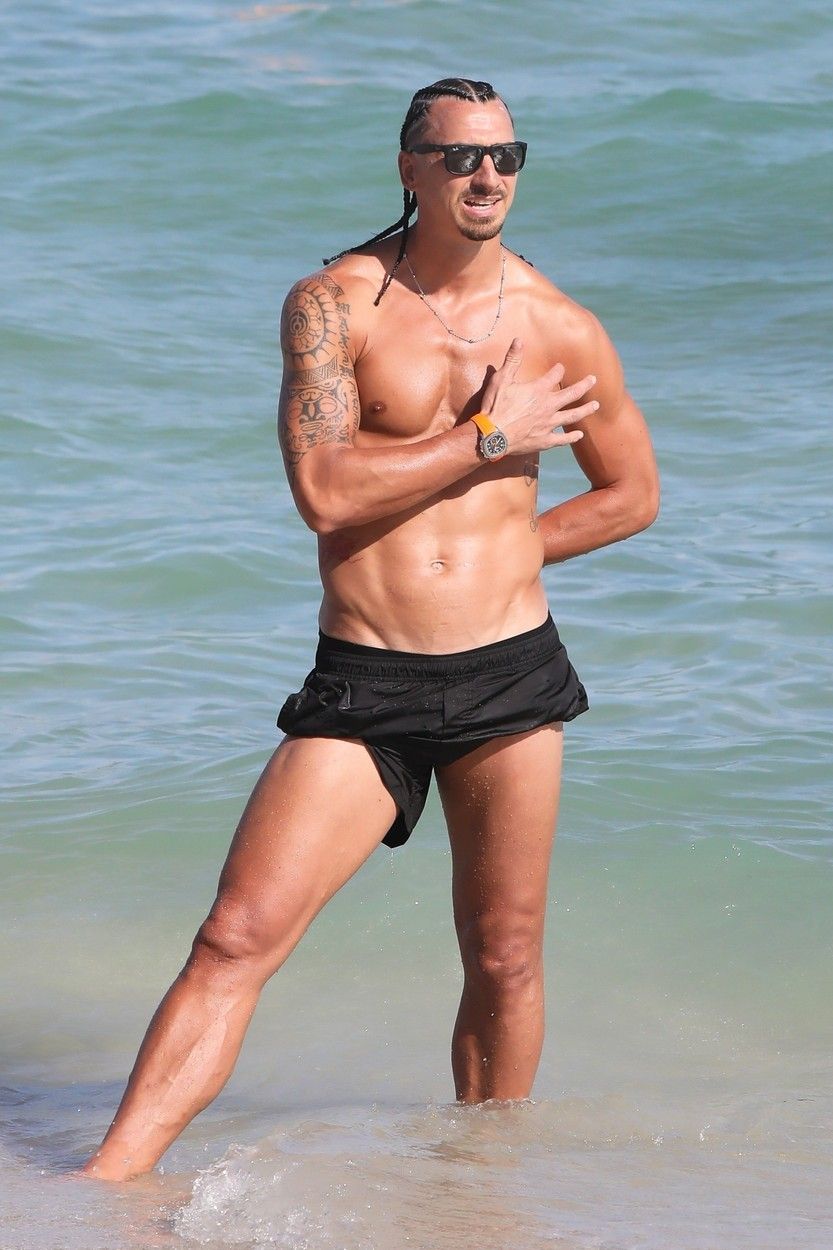 Sigur are 41 de ani?! Zlatan și-a etalat fizicul perfect la plajă, dar și un nou look _2