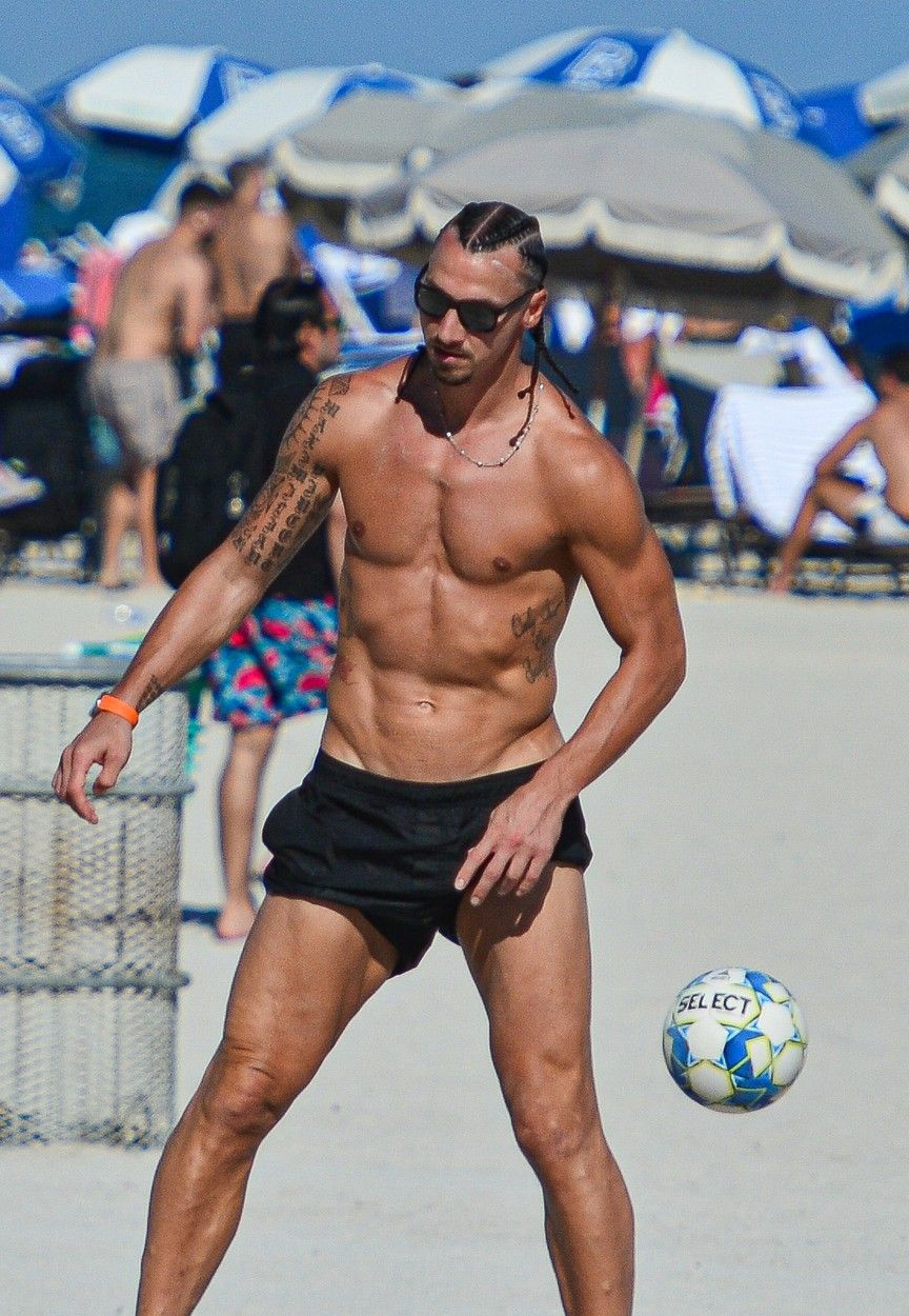 Sigur are 41 de ani?! Zlatan și-a etalat fizicul perfect la plajă, dar și un nou look _5