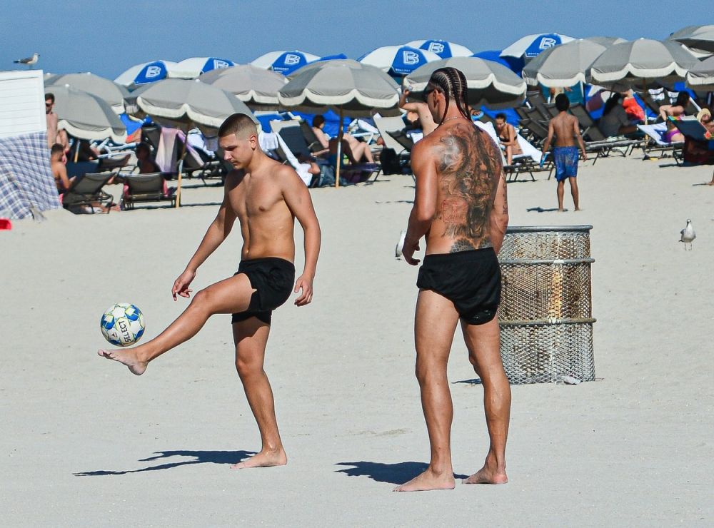 Sigur are 41 de ani?! Zlatan și-a etalat fizicul perfect la plajă, dar și un nou look _6