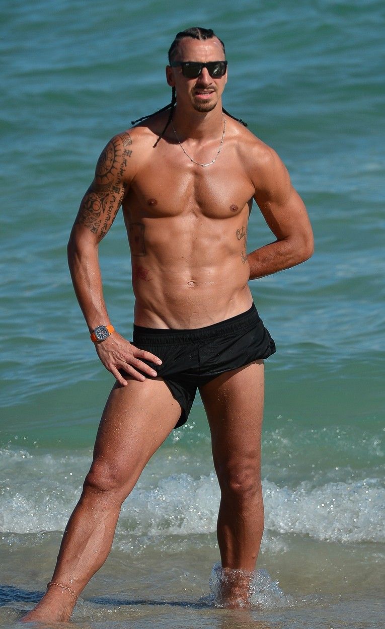 Sigur are 41 de ani?! Zlatan și-a etalat fizicul perfect la plajă, dar și un nou look _9