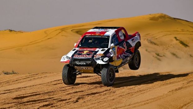 Nu le au cu fotbalul, dar șofează perfect! Pilotul din Qatar care este lider detașat în Raliul Dakar
