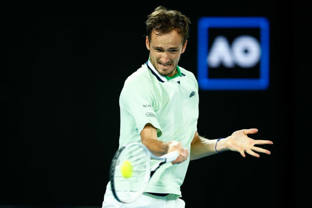 Tensiune în ATP: Medvedev l-a ironizat pe Djokovic, care a câștigat, deși a acuzat o accidentare_15