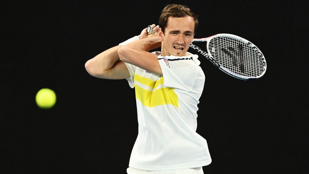 Tensiune în ATP: Medvedev l-a ironizat pe Djokovic, care a câștigat, deși a acuzat o accidentare_17