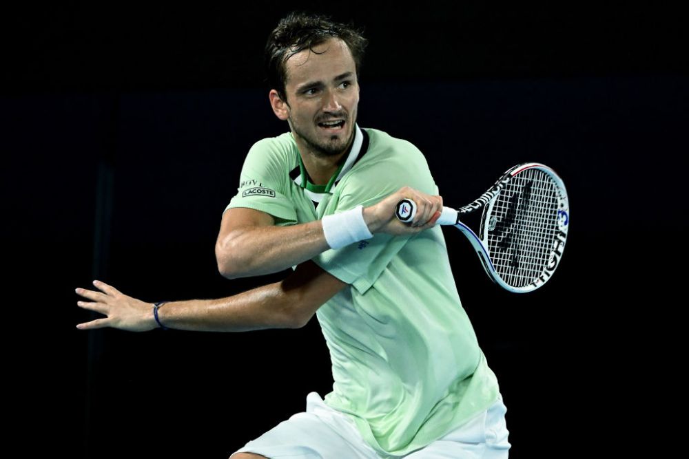 Tensiune în ATP: Medvedev l-a ironizat pe Djokovic, care a câștigat, deși a acuzat o accidentare_4