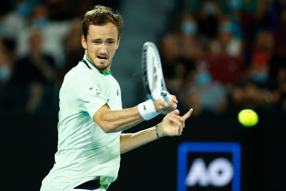 Tensiune în ATP: Medvedev l-a ironizat pe Djokovic, care a câștigat, deși a acuzat o accidentare_5