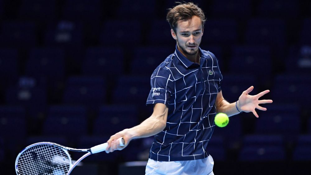 Tensiune în ATP: Medvedev l-a ironizat pe Djokovic, care a câștigat, deși a acuzat o accidentare_10