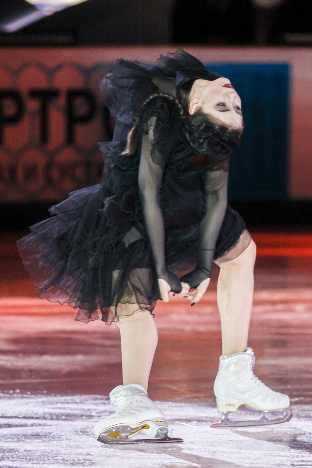 Copilul de aur al patinajului, număr spectaculos din serialul momentului! Preferata lui Vladimir Putin s-a costumat în Wednesday Addams și a făcut show_13