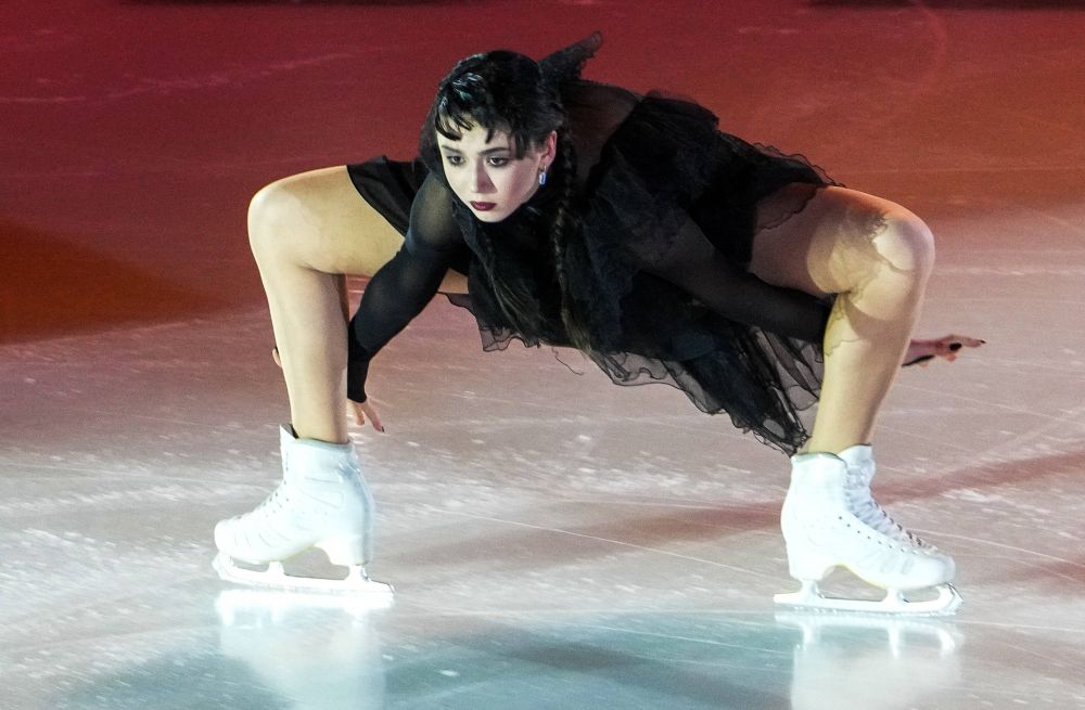Copilul de aur al patinajului, număr spectaculos din serialul momentului! Preferata lui Vladimir Putin s-a costumat în Wednesday Addams și a făcut show_5