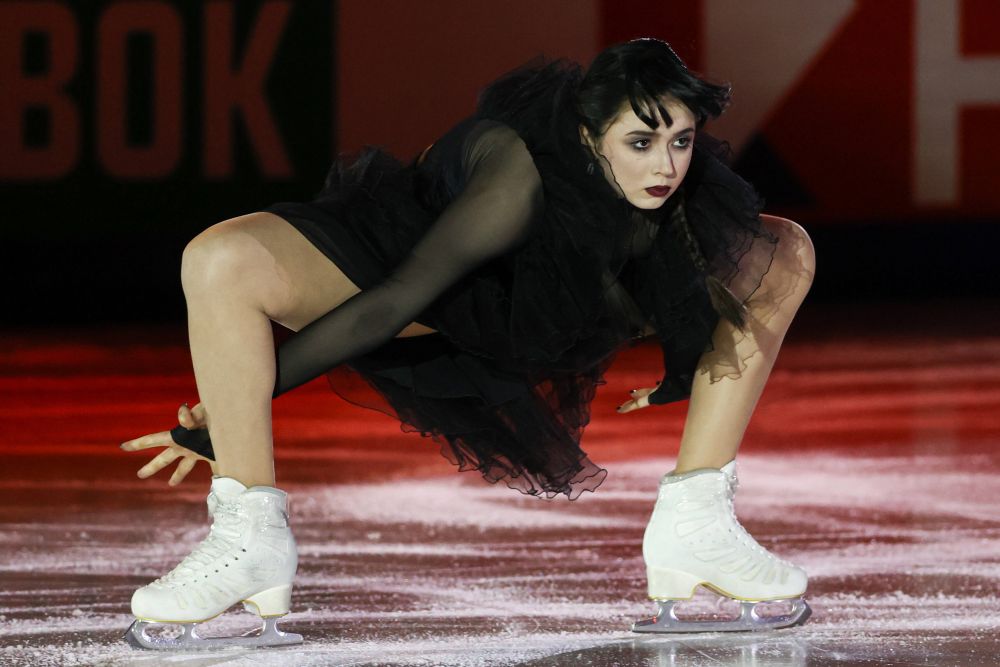 Copilul de aur al patinajului, număr spectaculos din serialul momentului! Preferata lui Vladimir Putin s-a costumat în Wednesday Addams și a făcut show_6