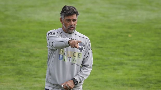
	A jucat la FC Porto și Benfica, acum a fost numit antrenor la Dacia Unirea Brăila
