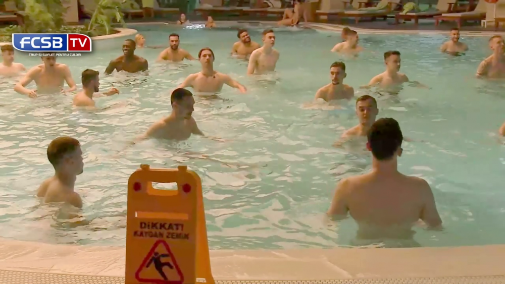 Să tot mergi în Antalya! FCSB, antrenament direct în piscină: jucătorii au făcut cel mai lung 'trenuleț' în apă_1