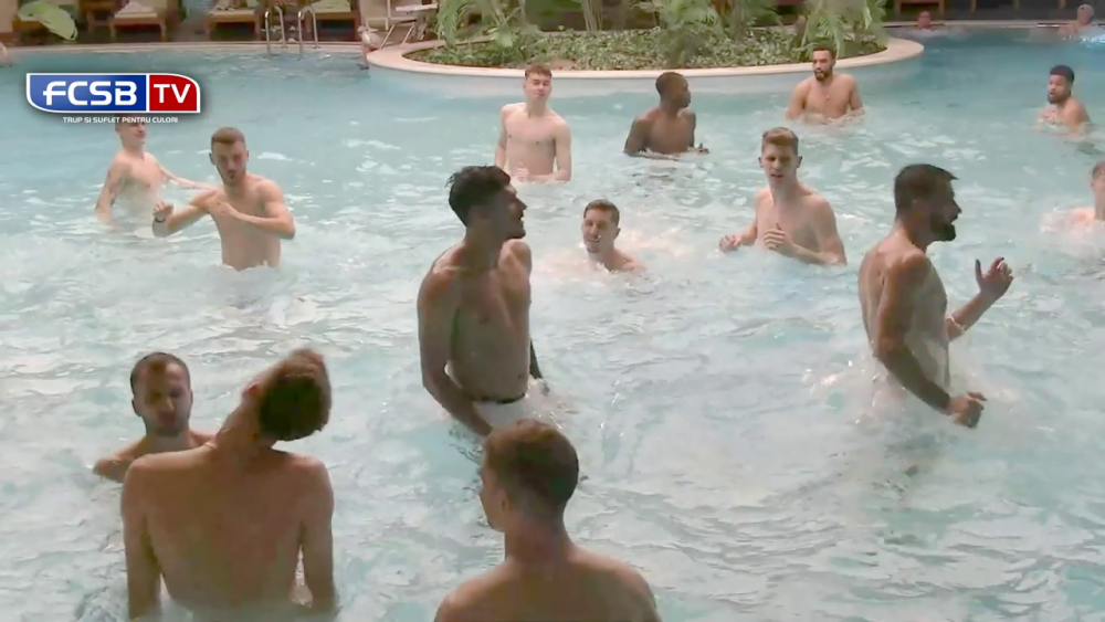 Să tot mergi în Antalya! FCSB, antrenament direct în piscină: jucătorii au făcut cel mai lung 'trenuleț' în apă_21