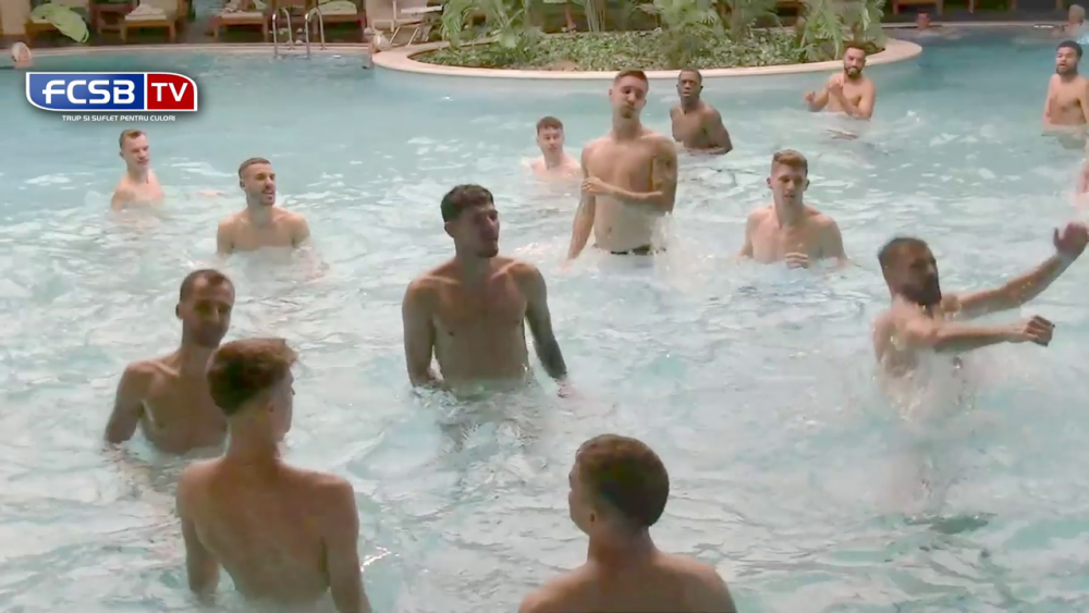 Să tot mergi în Antalya! FCSB, antrenament direct în piscină: jucătorii au făcut cel mai lung 'trenuleț' în apă_24