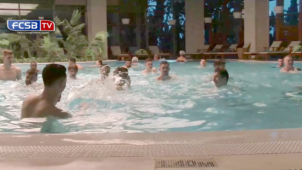 Să tot mergi în Antalya! FCSB, antrenament direct în piscină: jucătorii au făcut cel mai lung 'trenuleț' în apă_43