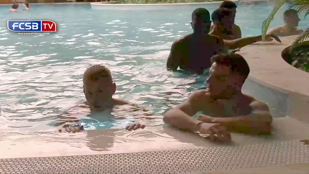 Să tot mergi în Antalya! FCSB, antrenament direct în piscină: jucătorii au făcut cel mai lung 'trenuleț' în apă_46
